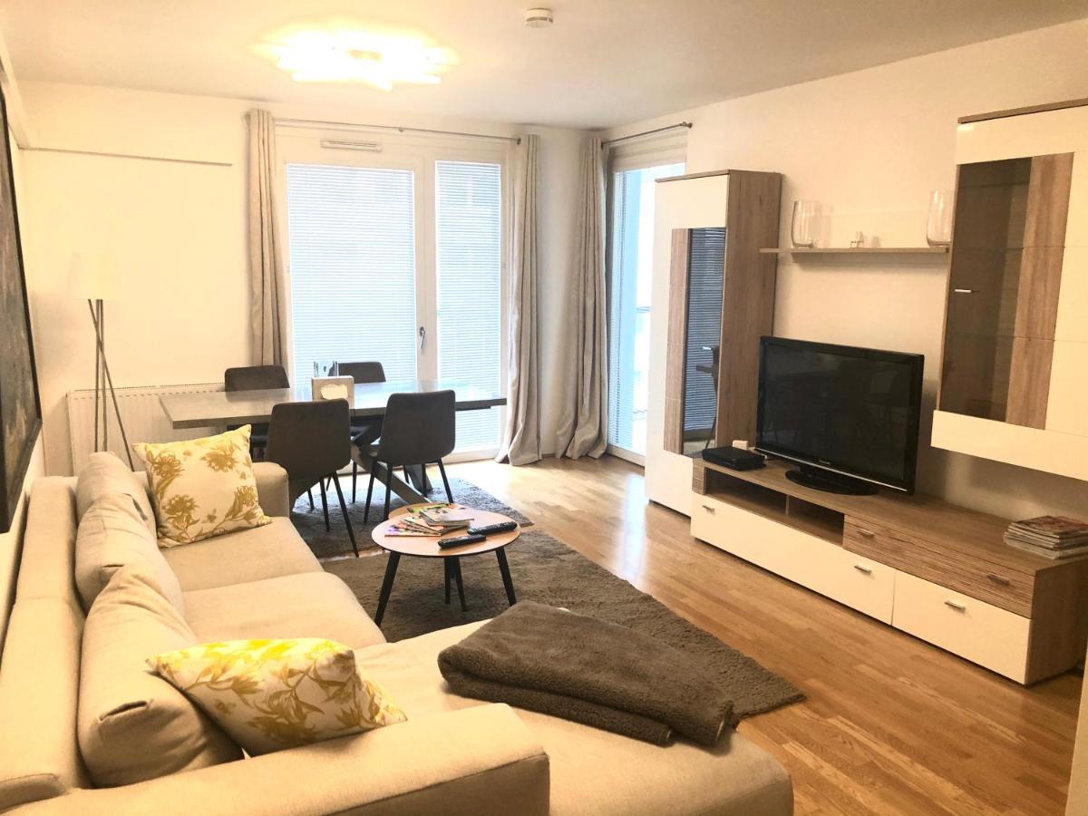 Amazing Austria Center Apartment Near Uno City Vienna Exterior photo