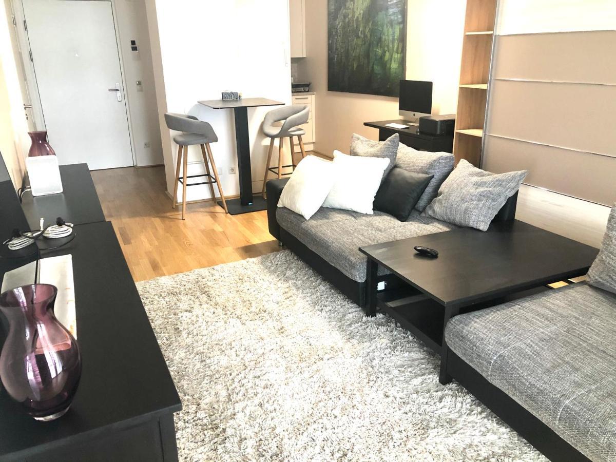 Amazing Austria Center Apartment Near Uno City Vienna Exterior photo