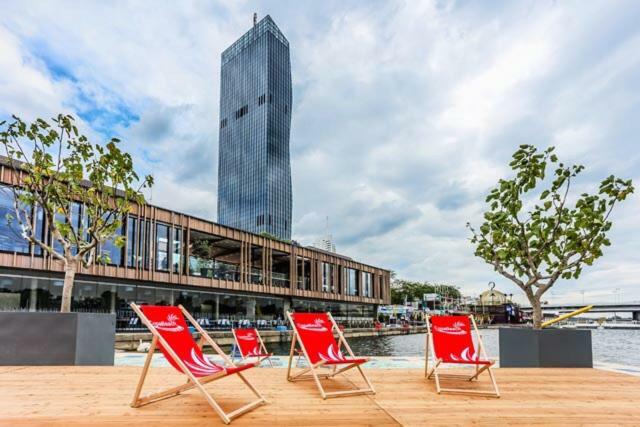 Amazing Austria Center Apartment Near Uno City Vienna Exterior photo