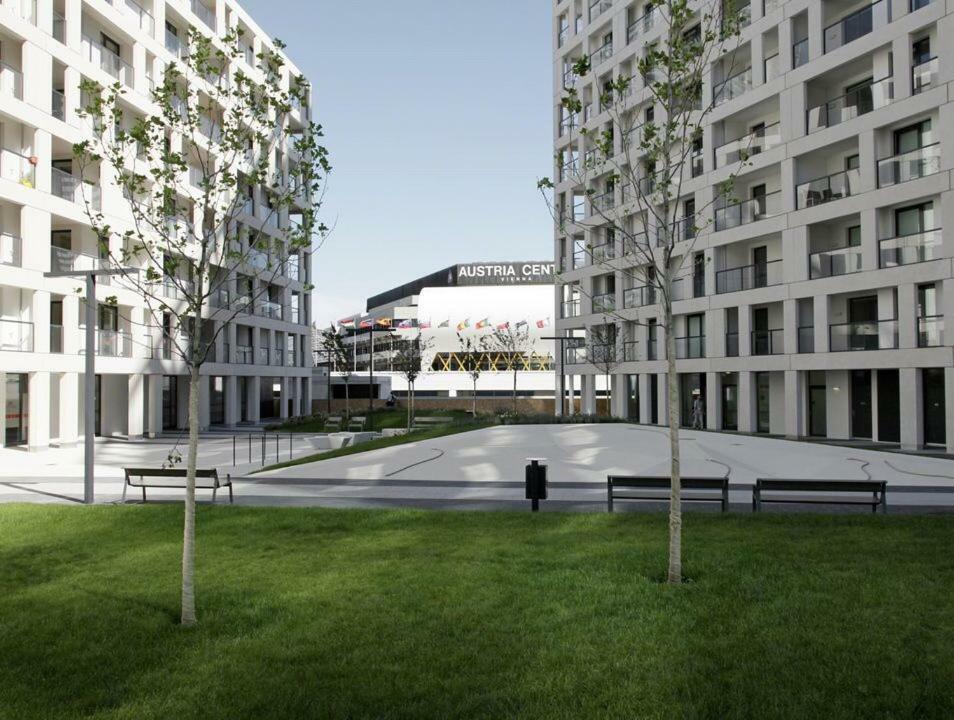 Amazing Austria Center Apartment Near Uno City Vienna Exterior photo